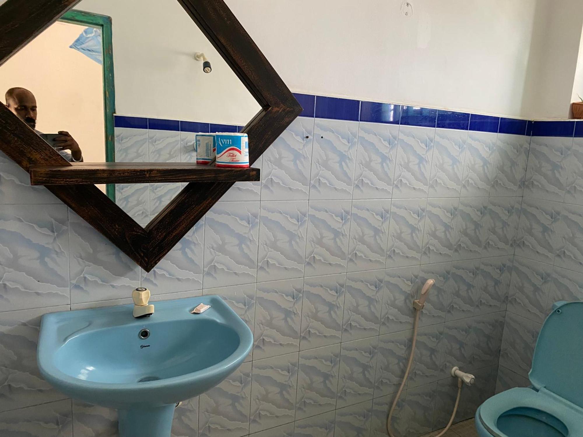 Sapphire Blue Hotel Hikkaduwa Buitenkant foto