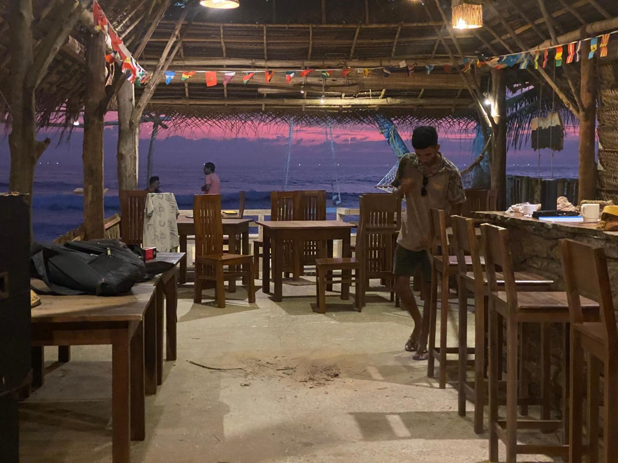 Sapphire Blue Hotel Hikkaduwa Buitenkant foto